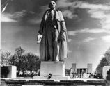 The New York World's Fair, 1939-40: George Washington statue 