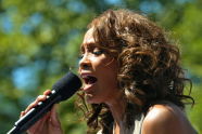 Whitney Houston live on Good Morning America 