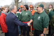 Mayor Bloomberg Thanks Park Workers 